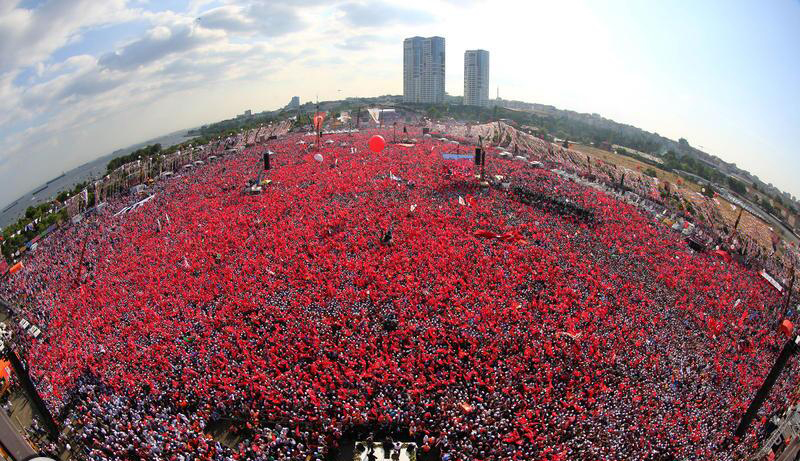 صورة من المظاهرة مليونية لأنصار أردوغان باسطنبول