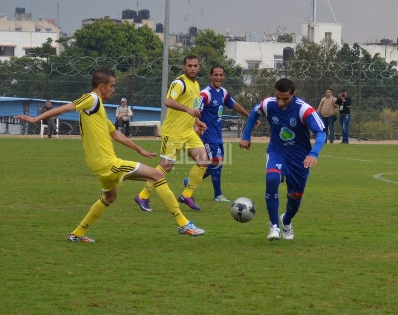 جانب من مباراة خدمات الشاطئ وخدمات النصيرات