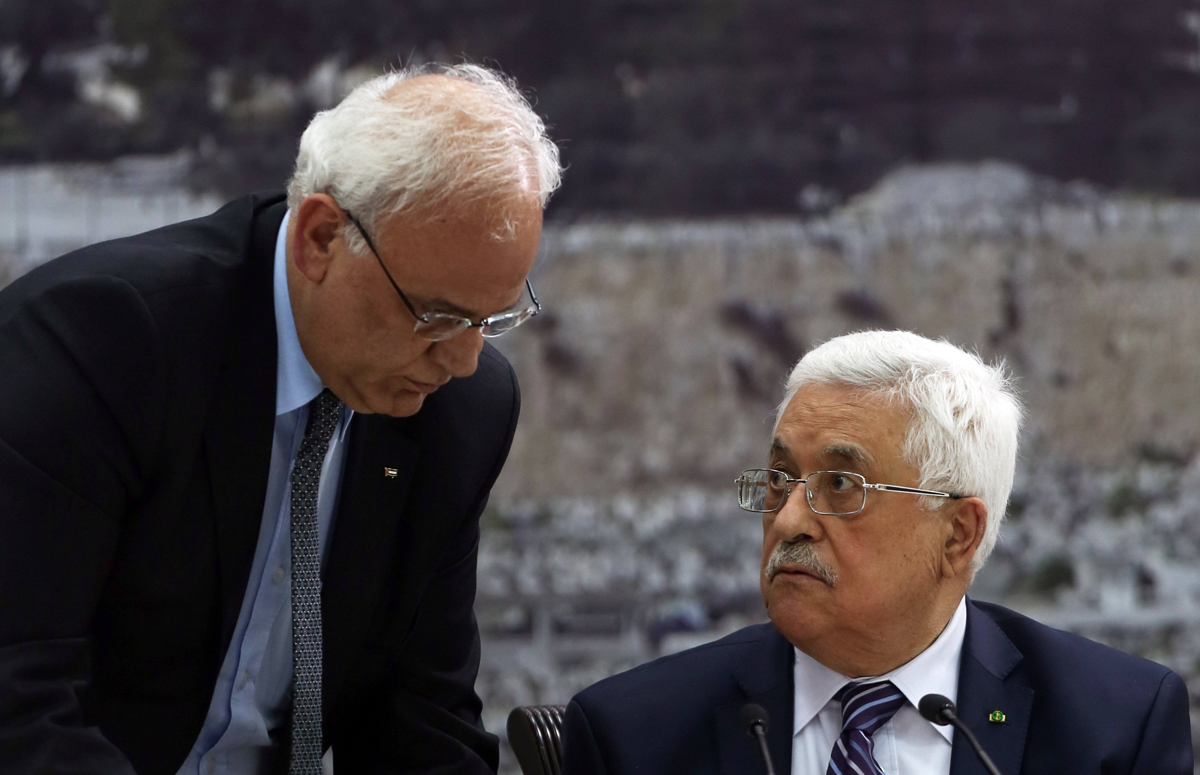 عباس وعريقات (الأرشيف)