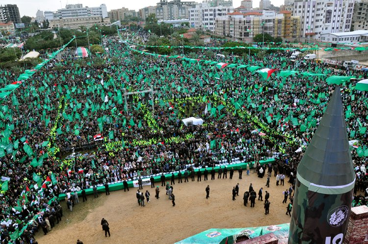 صورة للحشود الأولية قبل بدء المهرجان