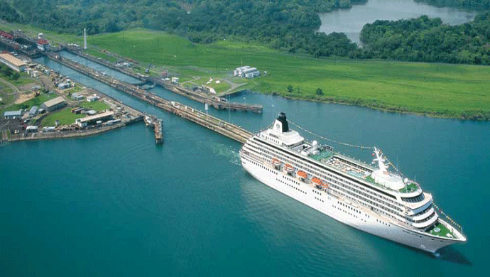 قناة بنما أحد أكثر الخطوط التجارية العالمية أهمية