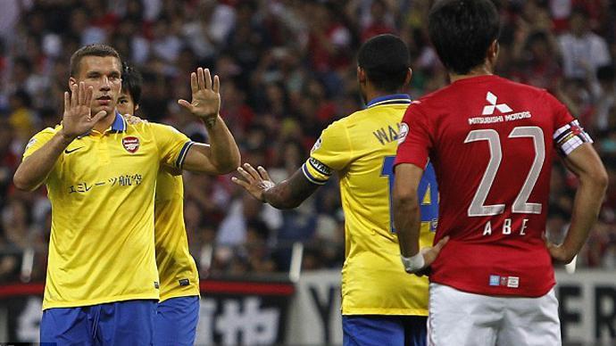 فرحة بودولسكي بهدف التقدم لأرسنال