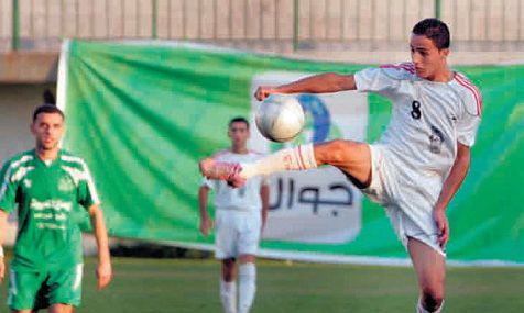 اللاعب أنس الحلو خلال مشاركته مع ناديه غزة الرياضي