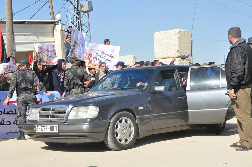 لحظة وصول الوفد لمعبر بيت حانون 