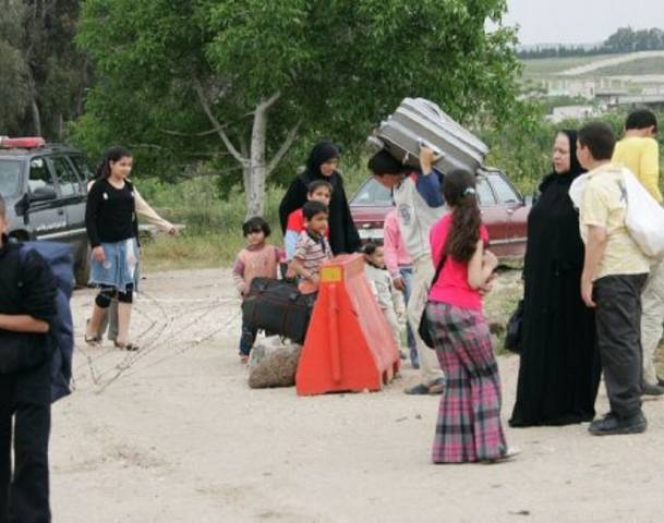 لاجئون فلسطينيون نازحون من مخيم اليرموك
