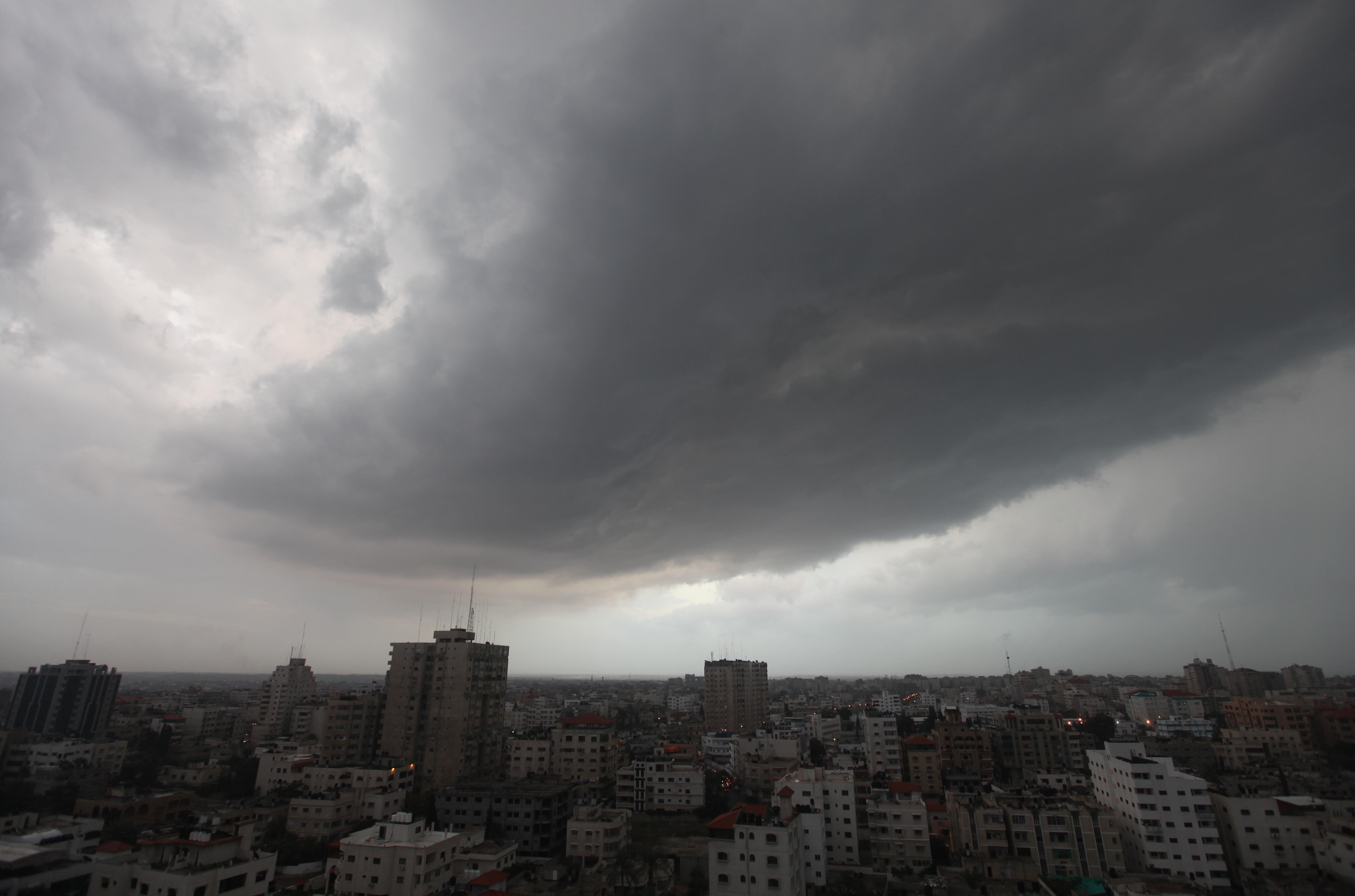 أمطار مصحوبة بعواصف رعدية حتى مساء اليوم