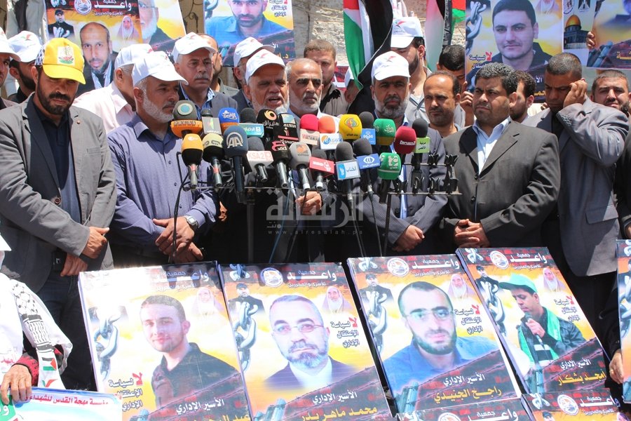 جانب من الوقفة (عدسة: محمود أبو حصيرة)