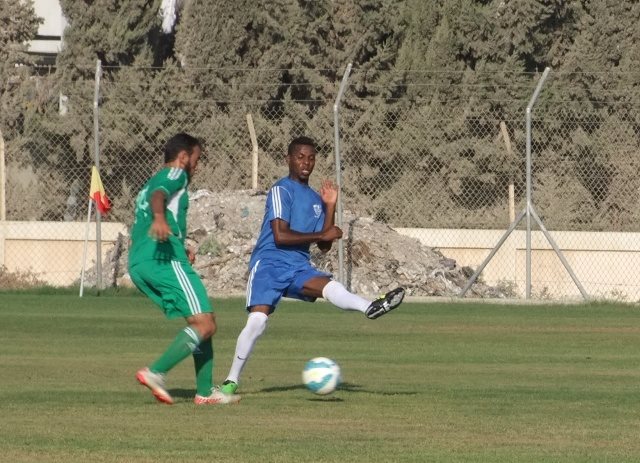 جانب من مباراة القادسية وأهلي النصيرات