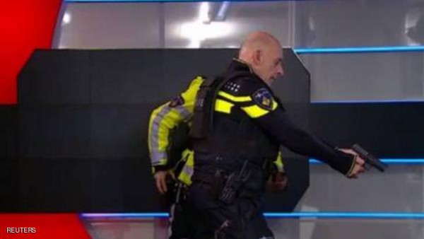 المسلح الذي اقتحم الاستديو 