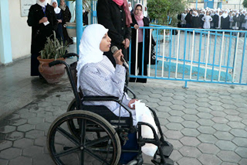 طالبة معاقه في إحدى مدارس غزة (الأرشيف)