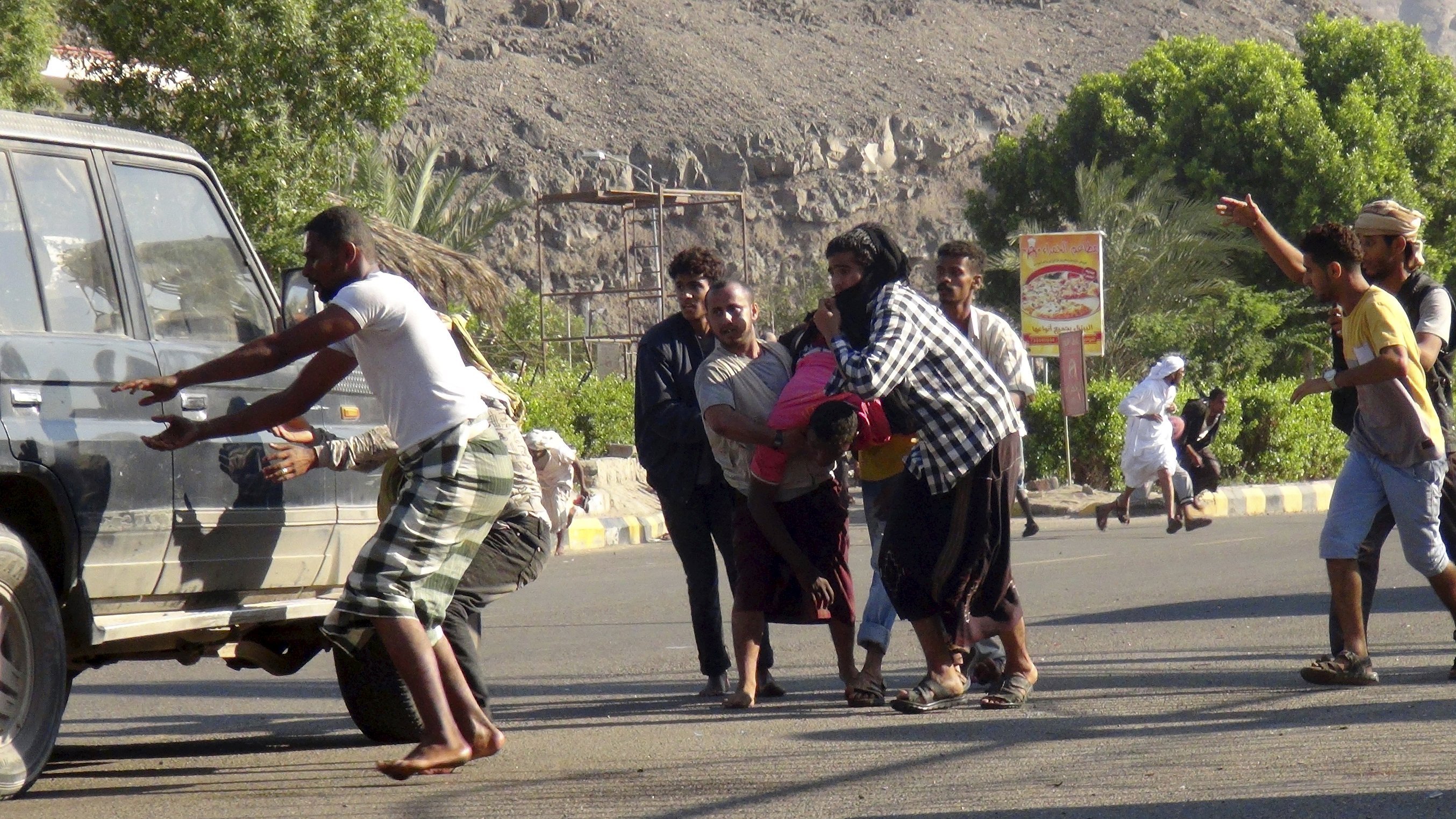 الصليب الأحمر: الجوع يهدد مليونا بعدن- أرشيفية