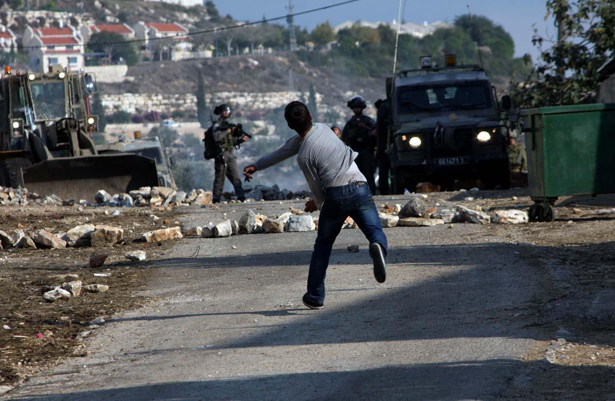 إصابة 29 مواطنا بمواجهات عنيفة مع الاحتلال بنابلس
