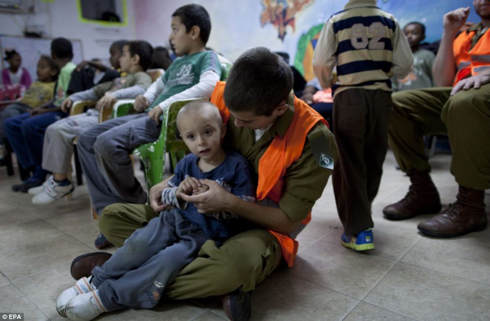 داخل احد الملاجئ (الإسرائيلية)