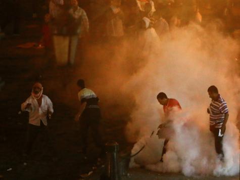  الشرطة المصرية أطلقت الغاز المسيل للدموع لتفريق أنصار مرسي 