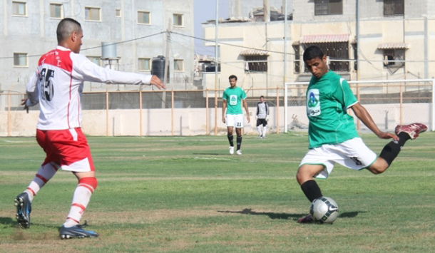 أحمد اللولحي "يمينا"