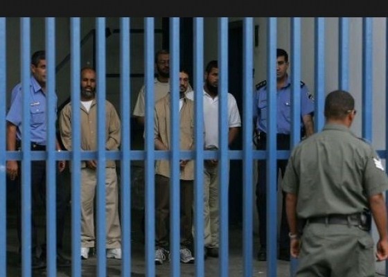 أسرى في سجون الإحتلال