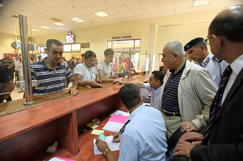 المسافرين عبر معبر الكرامة (الأرشيف)