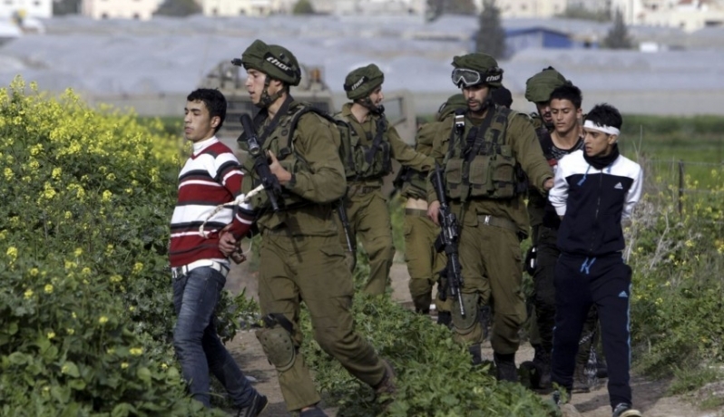 الاحتلال يعتقل شبان في الضفة