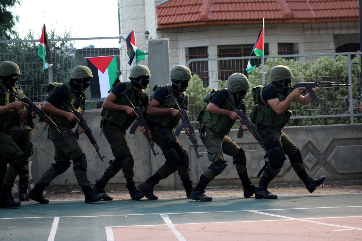 أجهزة السلطة تعتقل مواطنيْن من الضفة المحتلة