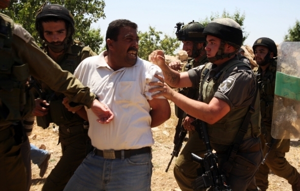 الاحتلال يعتقل مواطنين "الأرشيف"