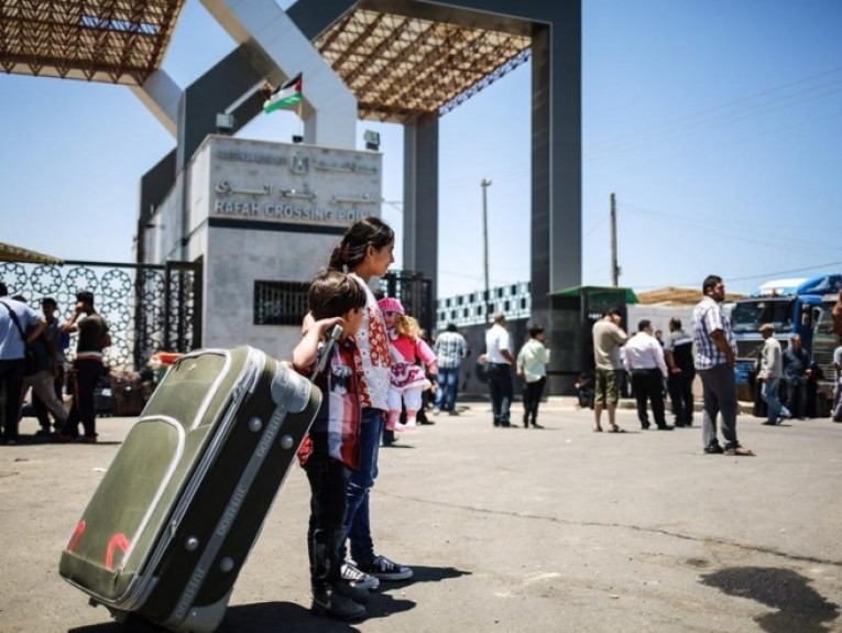 السفارة الفلسطينية تفتح باب التسجيل للراغبين بالسفر لغزة