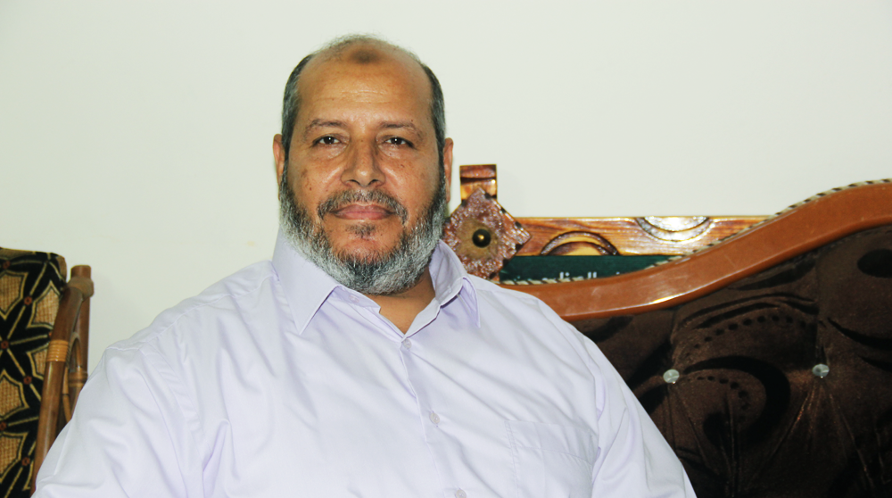 القيادي في حماس الدكتور خليل الحية خلال إجراء الحوار