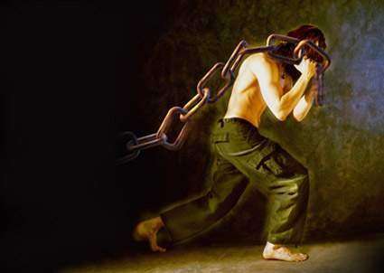 8 أغلال تقيّد الشباب المسلم