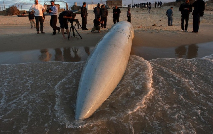 صورة لخزان وقود لطائرة F-16 ( أرشيف )