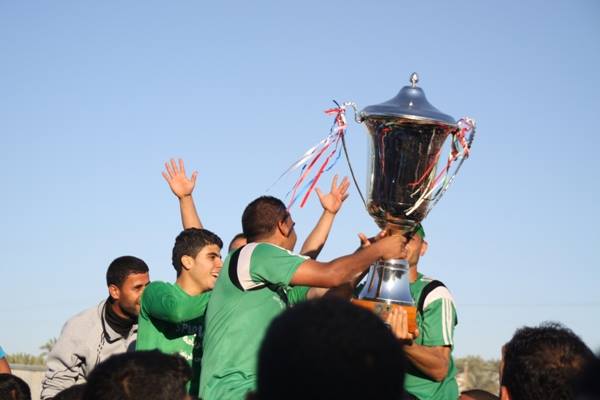 فرحة لاعبي الشجاعية بالفوز باللقب