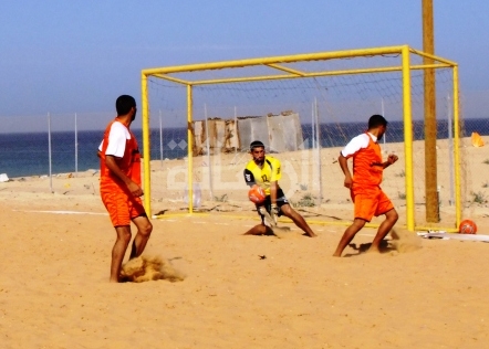 جانب من مباراة افتتاح ملعب الشاطئية