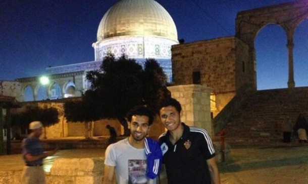 صلاح والنني أمام مسجد قبة الصخرة 