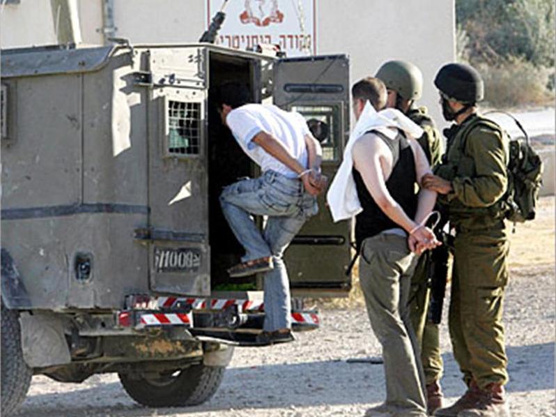 الاحتلال يعتقل مواطنين "أرشيف"