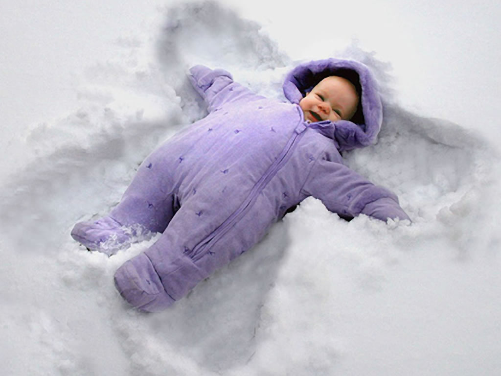 baby-boy-sleepin-in-snow-wallpaper