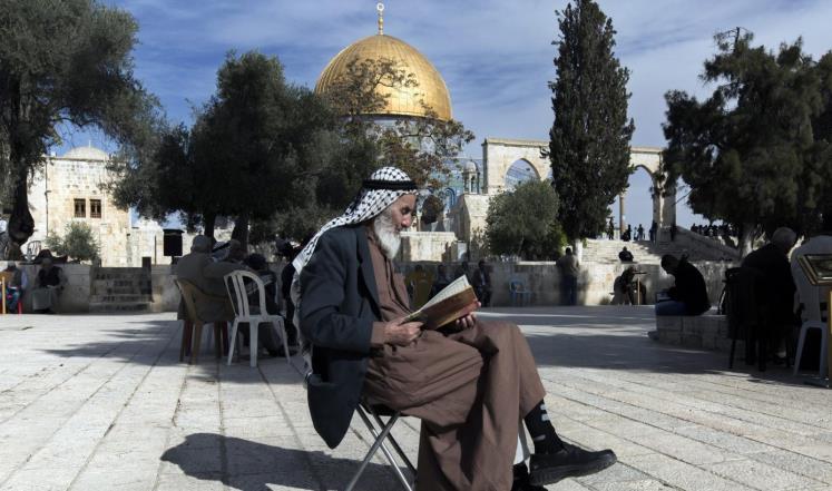 فلسطيني في المسجد الأقصى