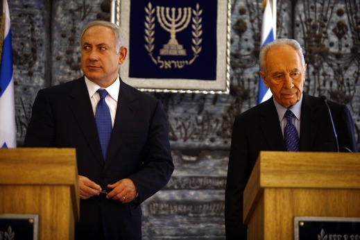  شمعون بيرس ورئيس الحكومة الاسرائيلية