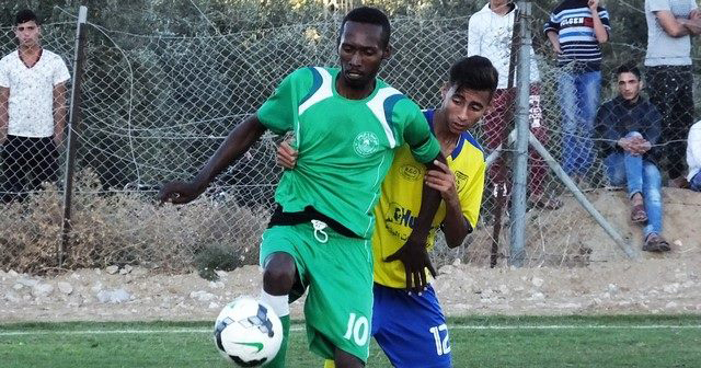 جانب من مباراة خدمات النصيرات وجمعية الصلاح