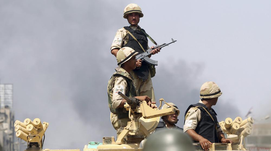 قوات من الجيش المصري على الحدود مع غزة (الأرشيف)