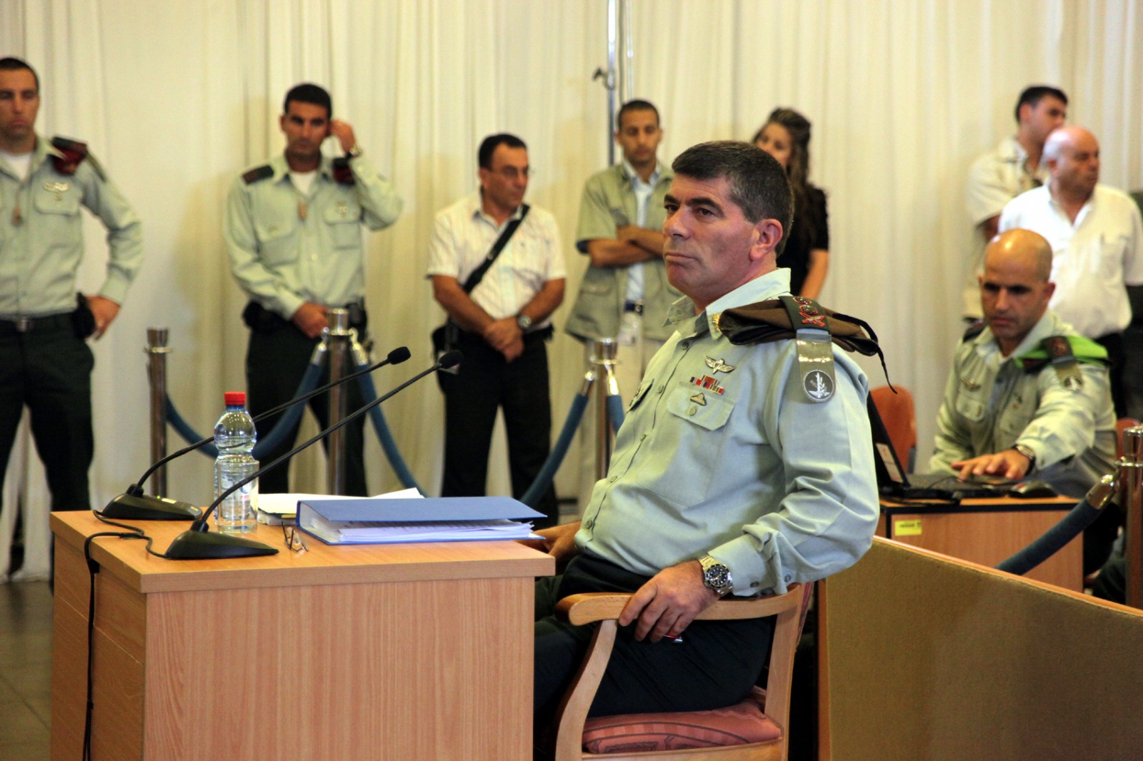  رئيس الأركان السابق للاحتلال "جابي اشكنازي"