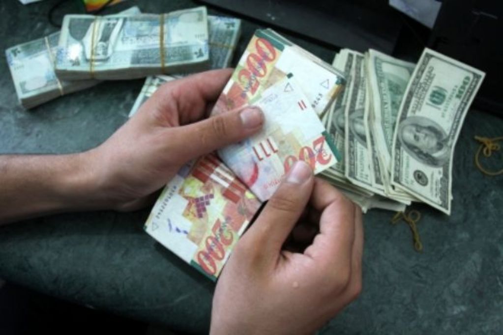 الدولار يرتفع