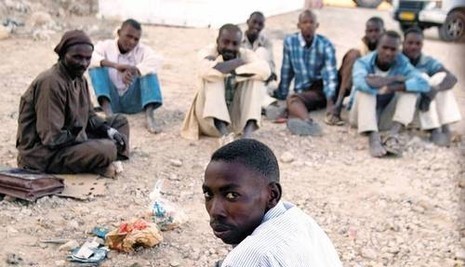 عدد  من المهاجرين الأفارقة إلى "إسرائيل" (الأرشيف)