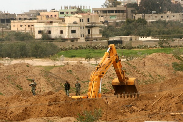 عمليات تفجير واسعة للأنفاق الفلسطينية جنوب القطاع