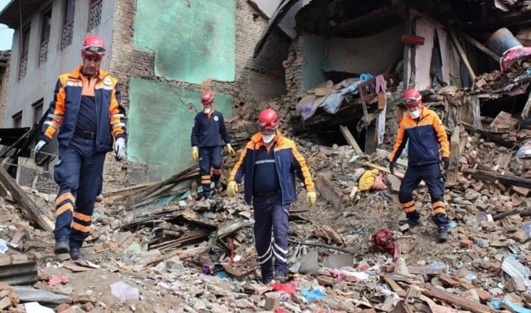 البحث عن الجثث تحت الأنقاض ما زال مستمرا بالمناطق التي ضربها الزلزال في نيبال