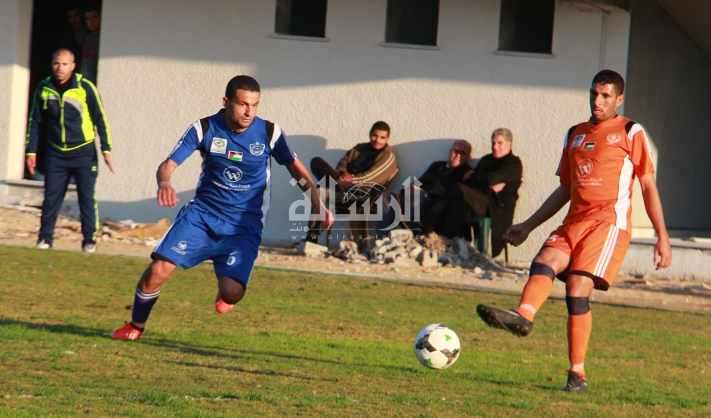 النجار يمينا